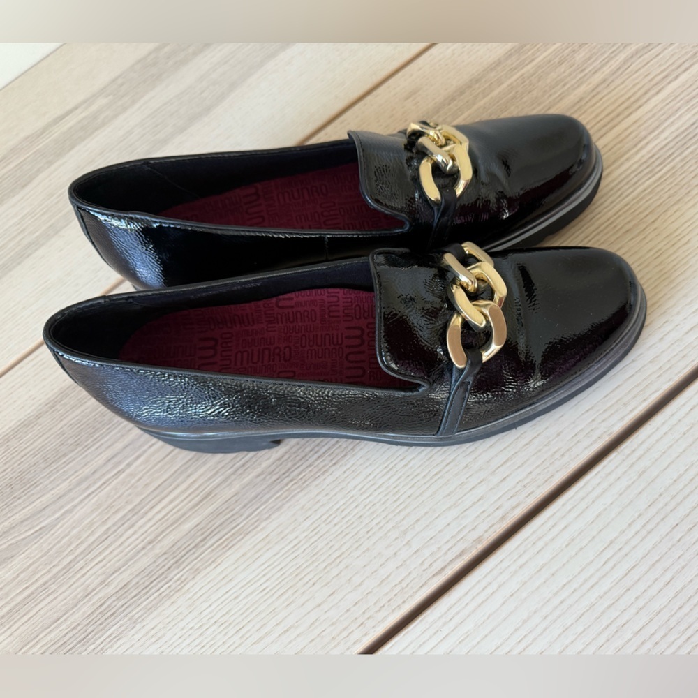 Munro WOMEN'S VIV BLACK CRINKLE PATENT LOAFER Chain Detail size 11 M - Picture 4 of 6